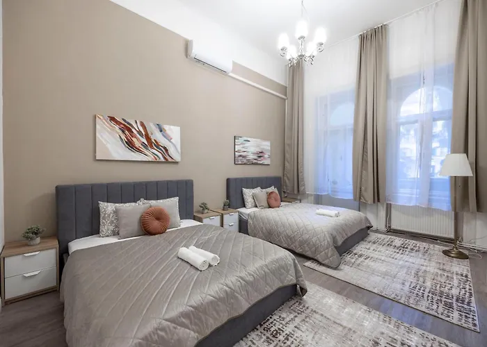 Spacious Vintage For 12ppl