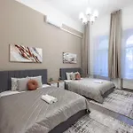 Spacious Vintage For 12ppl