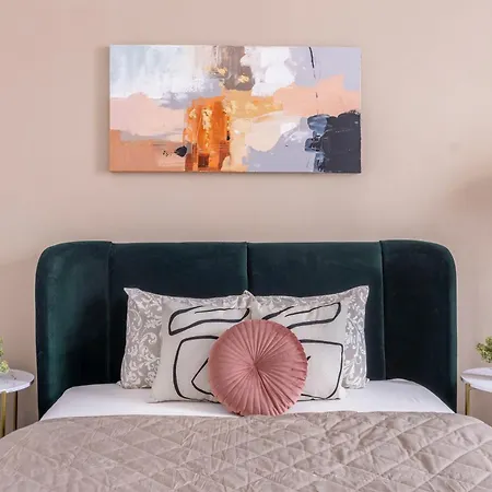 Апартаменты Spacious Vintage For 12ppl *