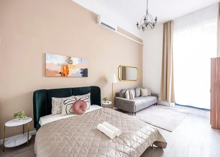 Spacious Vintage For 12ppl * Budapeşte