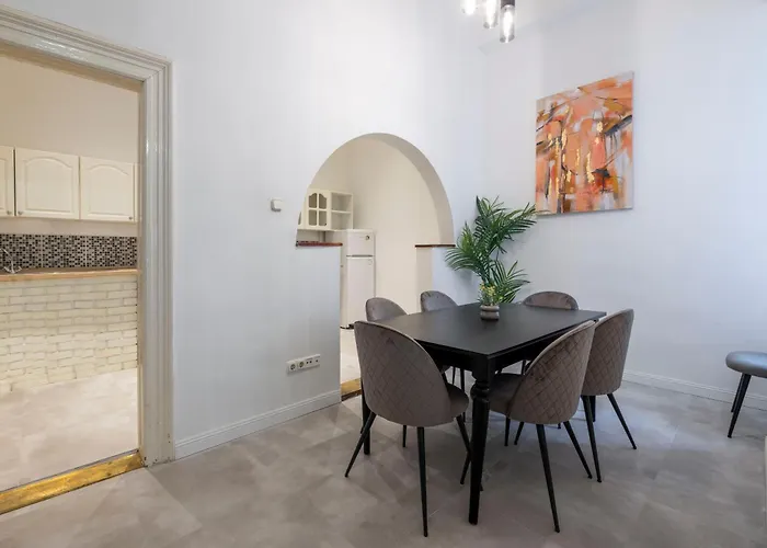 Spacious Vintage For 12ppl Daire Budapeşte