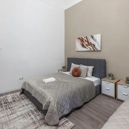 Spacious Vintage For 12ppl Βουδαπέστη