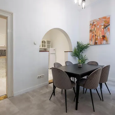 Spacious Vintage For 12ppl Appartement Budapest